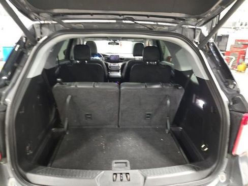Used 2022 Ford Explorer XLT w/ Equipment Group 202A AWD/4WD image 12