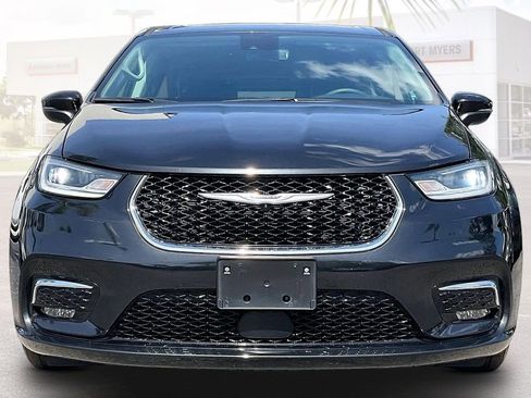 Used 2023 Chrysler Pacifica Touring-L FWD image 26