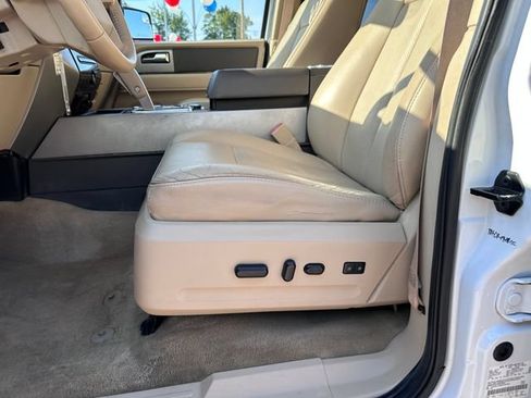 Used 2014 Ford Expedition EL XLT w/ Equipment Group 202A AWD/4WD image 14