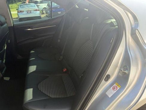 Used 2018 Toyota Camry SE FWD image 12