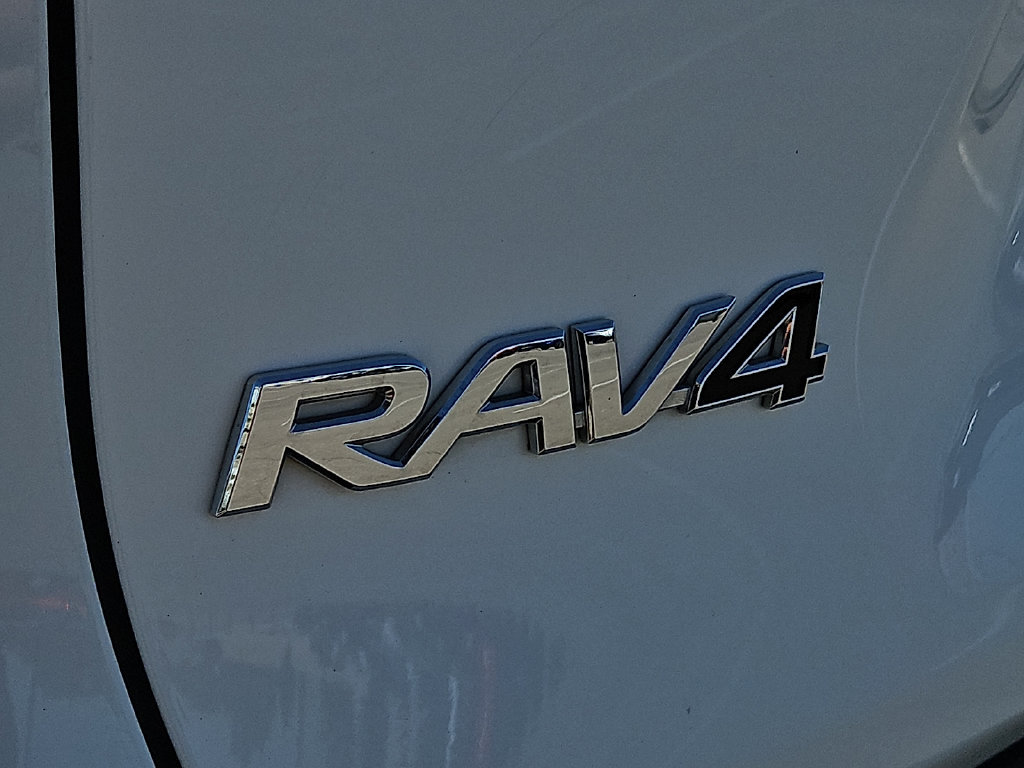 Used 2025 Toyota RAV4 XLE FWD image 11
