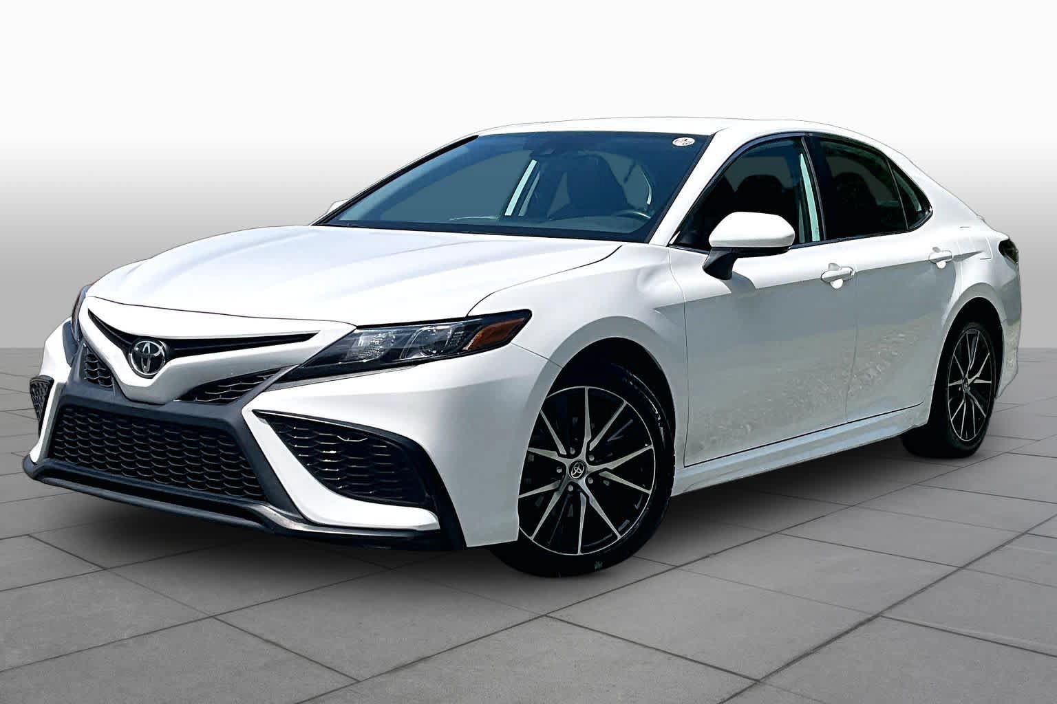 Used 2024 Toyota Camry SE FWD image 1