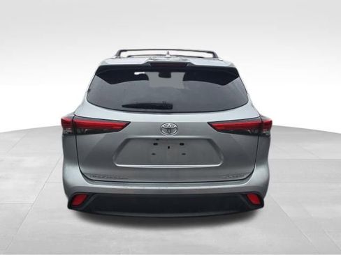 Used 2021 Toyota Highlander XLE image 6