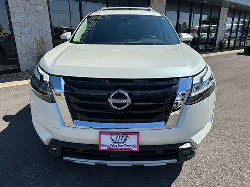 Used 2023 Nissan Pathfinder SL image 10