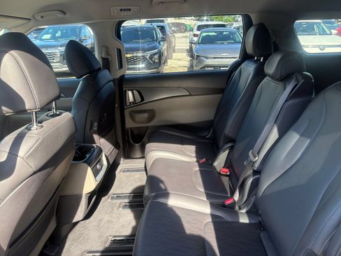 Used 2026 Kia Carnival FWD image 20