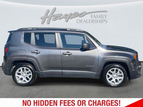 Used 2018 Jeep Renegade Latitude FWD image 2