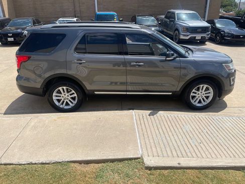 Used 2017 Ford Explorer XLT w/ Equipment Group 201A FWD image 6