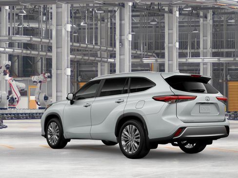 New 2026 Toyota Highlander Platinum image 6