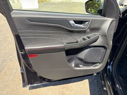 Certified 2023 Ford Escape ST-Line w/ Tech Pack #1 AWD/4WD image 10