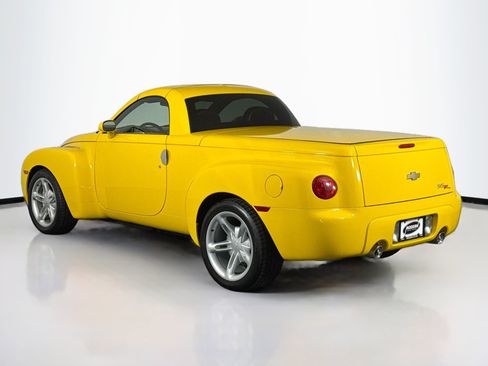 Used 2004 Chevrolet SSR RWD image 13