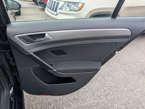 Used 2017 Volkswagen Golf S image 21