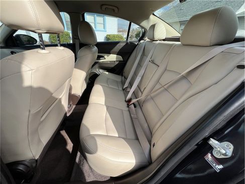 Used 2014 Chevrolet Cruze Diesel w/ Enhanced Safety Package image 9
