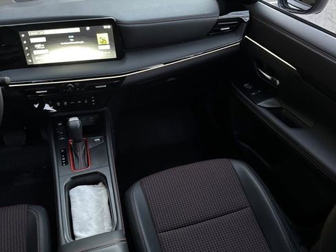 Used 2025 Nissan Kicks SR image 17