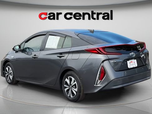 Used 2017 Toyota Prius Prime Advanced FWD image 3