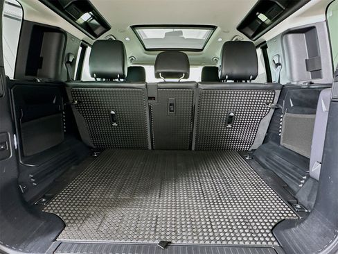 Used 2021 Land Rover Defender 110 S image 28