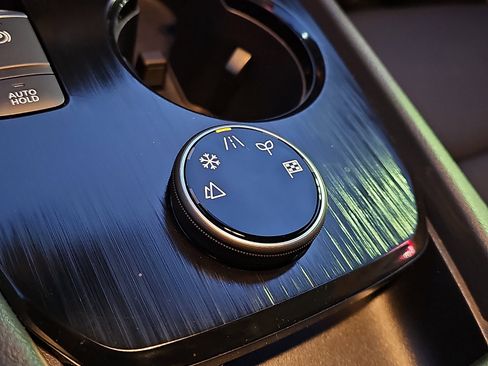 Used 2025 Nissan Rogue SL image 21