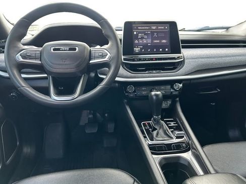 Used 2025 Jeep Compass Latitude AWD/4WD image 12