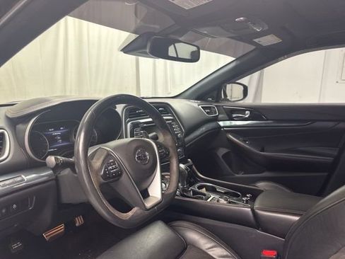 Used 2019 Nissan Maxima SR w/ Premium Package image 9