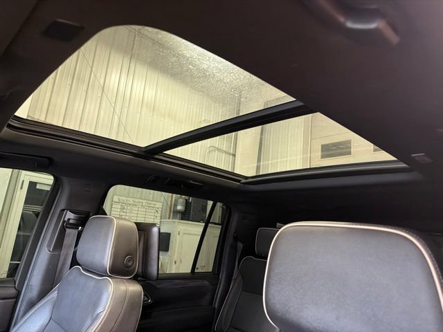 Used 2023 GMC Yukon XL SLT w/ SLT Luxury Package AWD/4WD image 31