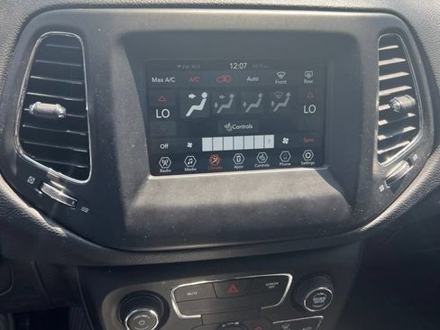 Used 2018 Jeep Compass Latitude w/ Popular Equipment Group AWD/4WD image 29
