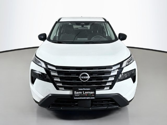 Used 2025 Nissan Rogue S AWD/4WD image 2