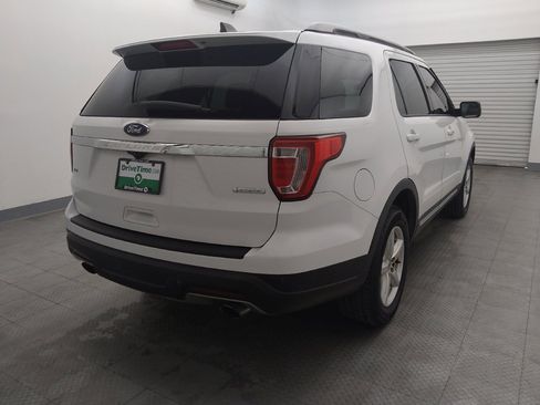 Used 2019 Ford Explorer XLT image 9