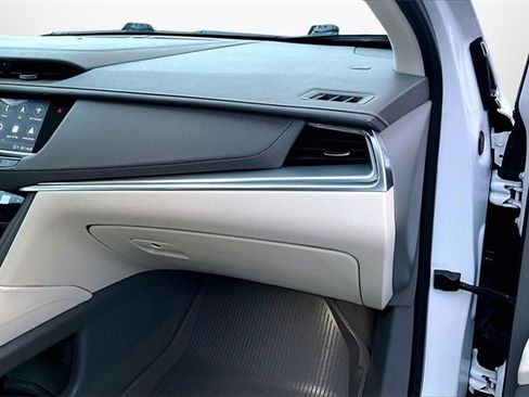 Used 2021 Cadillac XT5 Premium Luxury image 15