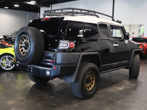 Used 2012 Toyota FJ Cruiser 4WD w/ Convenience Pkg image 6