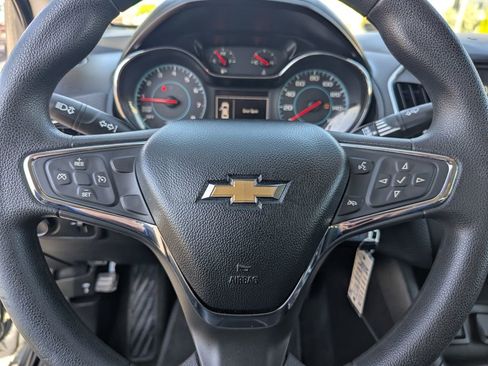 Used 2018 Chevrolet Cruze LT FWD image 19