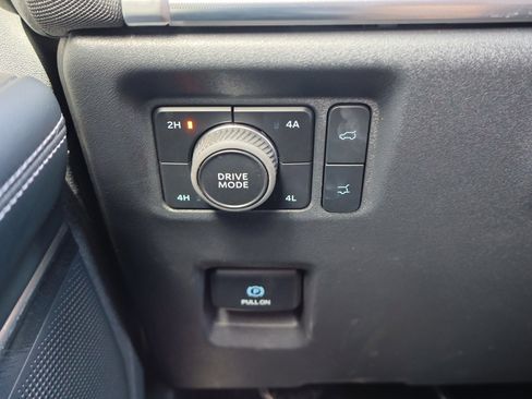 Certified 2025 Ford Expedition Max Platinum w/ Stealth Appearance Package image 16