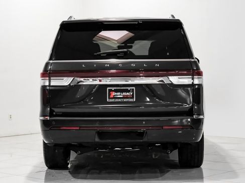 Used 2023 Lincoln Navigator Reserve image 9