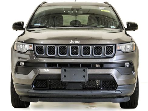 Used 2023 Jeep Compass Latitude AWD/4WD image 2