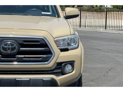 Used 2018 Toyota Tacoma SR5 RWD image 47