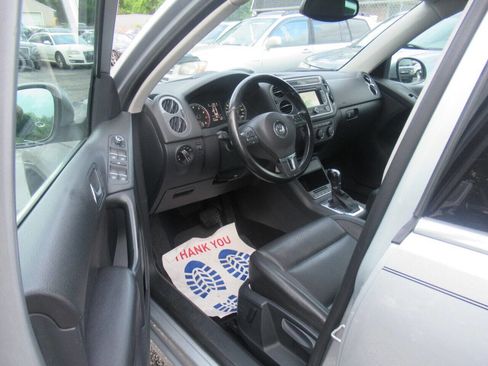 Used 2013 Volkswagen Tiguan SE image 21