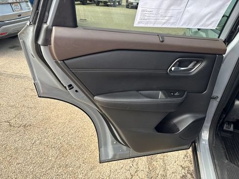 Used 2021 Nissan Rogue SV AWD/4WD image 21