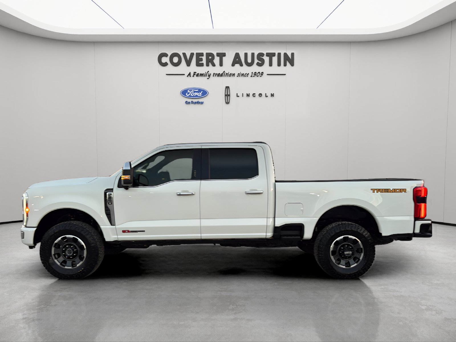 Used 2024 Ford F250 Platinum w/ Tremor Off-Road Package AWD/4WD image 2