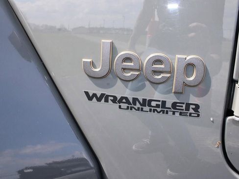 Used 2022 Jeep Wrangler Unlimited Rubicon w/ Xtreme Recon 35" Tire Package AWD/4WD image 14