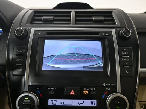 Used 2014 Toyota Camry LE image 28