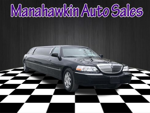 Used 2011 Lincoln Town Car Executive image 1