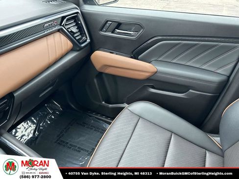 Certified 2024 GMC Canyon AT4 w/ AT4 Premium Package AWD/4WD image 33