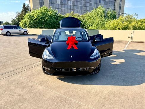 Used 2021 Tesla Model Y Long Range AWD/4WD image 26