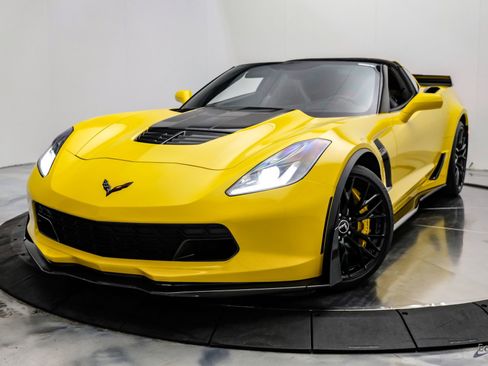 Used 2015 Chevrolet Corvette Z06 w/ 3LZ Preferred Equipment Group RWD image 5