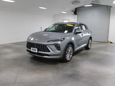 Used 2024 Buick Envision Avenir image 4