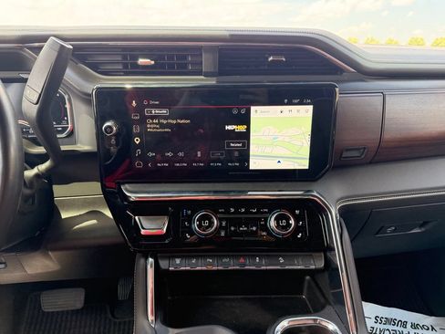 Used 2025 GMC Sierra 3500 Denali Ultimate w/ Snow Plow Prep/Camper Package AWD/4WD image 4