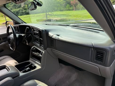 Used 2006 GMC Yukon SLT w/ SLT Preferred Equipment Group RWD image 31