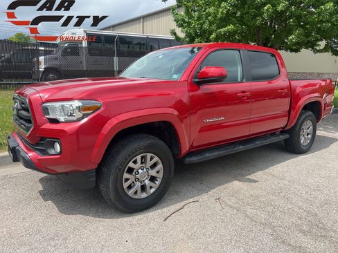 Used 2017 Toyota Tacoma SR5 w/ Tow Package image 1