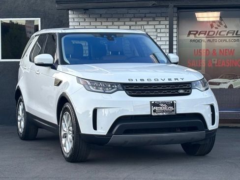 Used 2017 Land Rover Discovery SE image 1