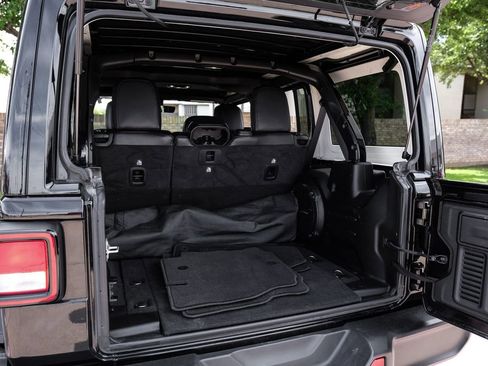 Used 2022 Jeep Wrangler Unlimited Sahara AWD/4WD image 62