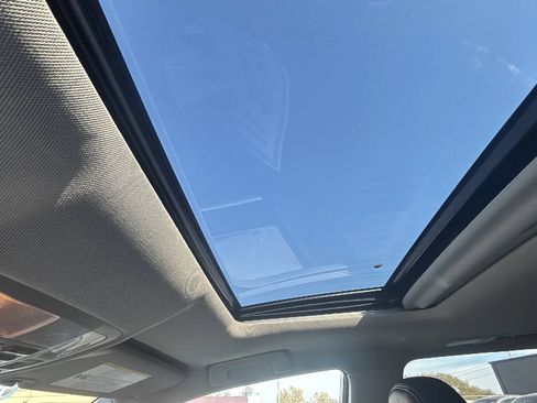 Used 2018 Toyota Highlander XLE FWD image 12