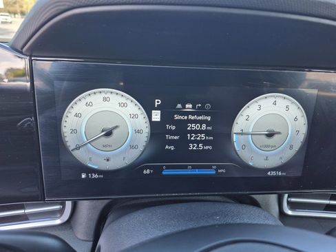 Used 2025 Hyundai Elantra SEL image 24